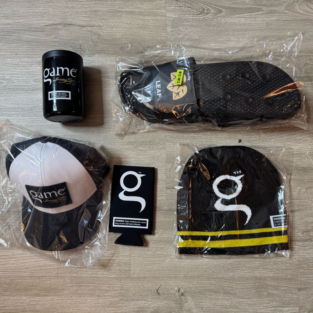 Game collectible/usable bundle set